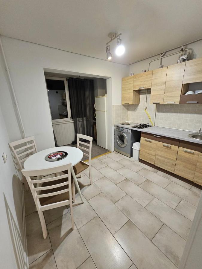 Apartment On Constantin Negruzzi คีชีเนา ภายนอก รูปภาพ