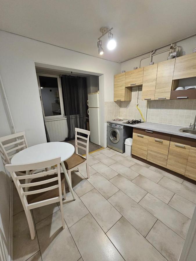Apartment On Constantin Negruzzi คีชีเนา ภายนอก รูปภาพ